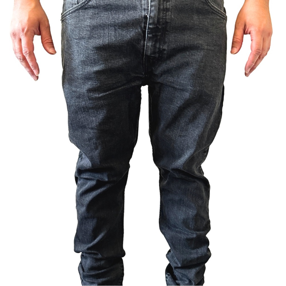 Levi’s 512 Black Tapered Jeans – Classic Fit, Stylish Comfort